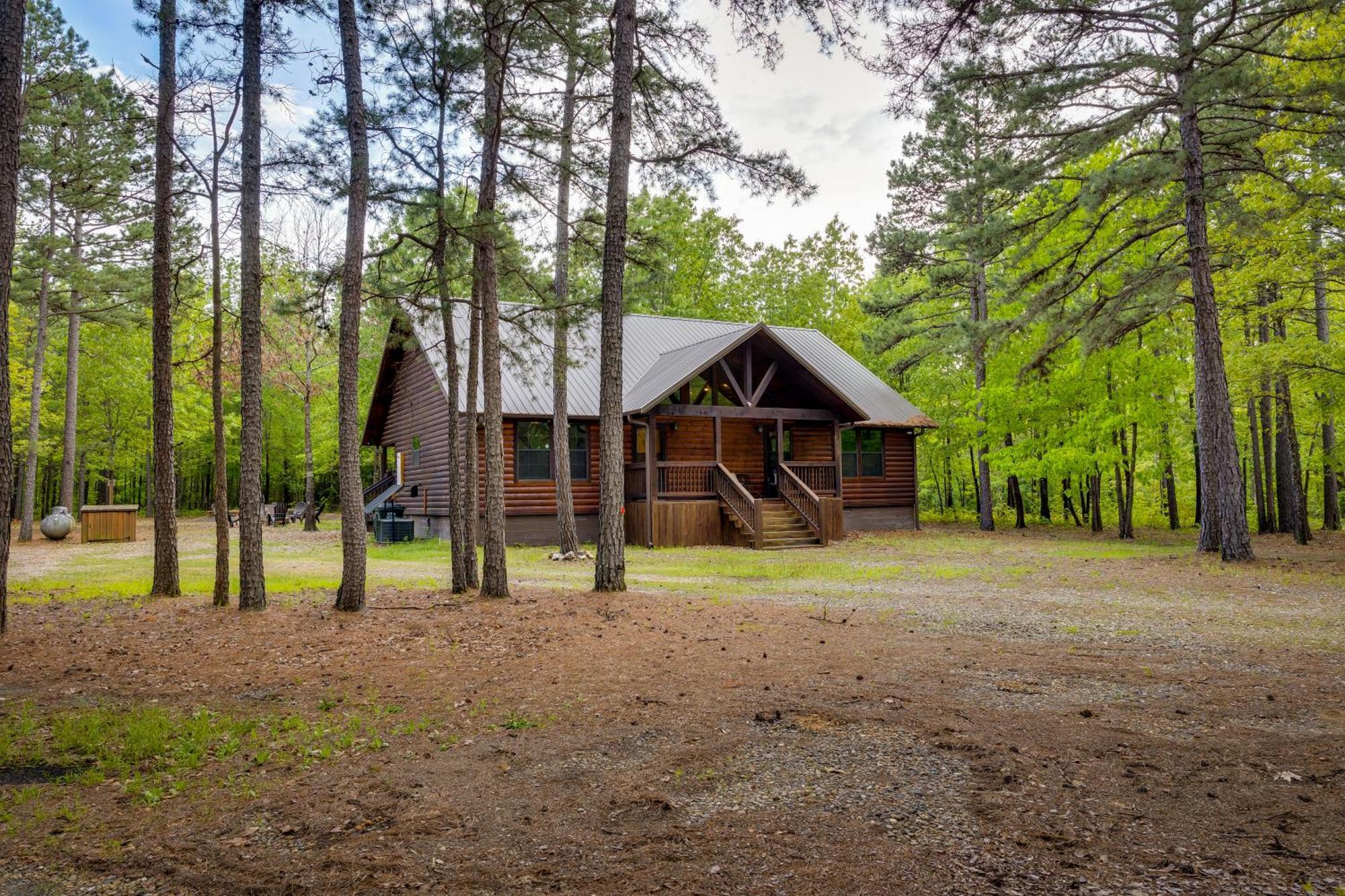 Cross Timbers Cabin On The Grove'S 25-Acres Broken Bow Eksteriør bilde