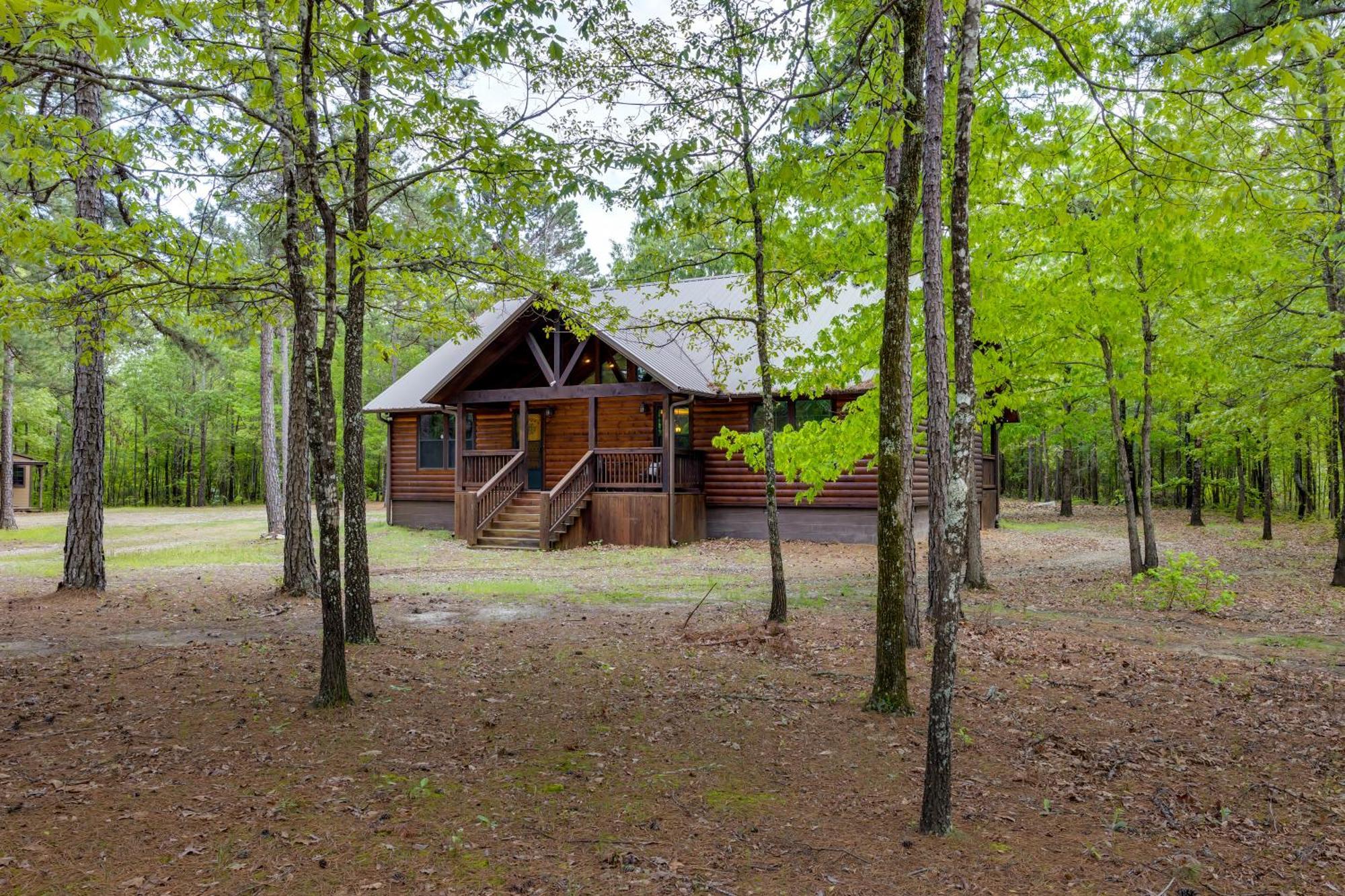 Cross Timbers Cabin On The Grove'S 25-Acres Broken Bow Eksteriør bilde